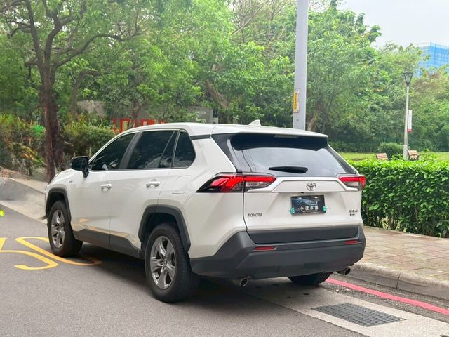 TOYOTA豐田 RAV4  第2張相片