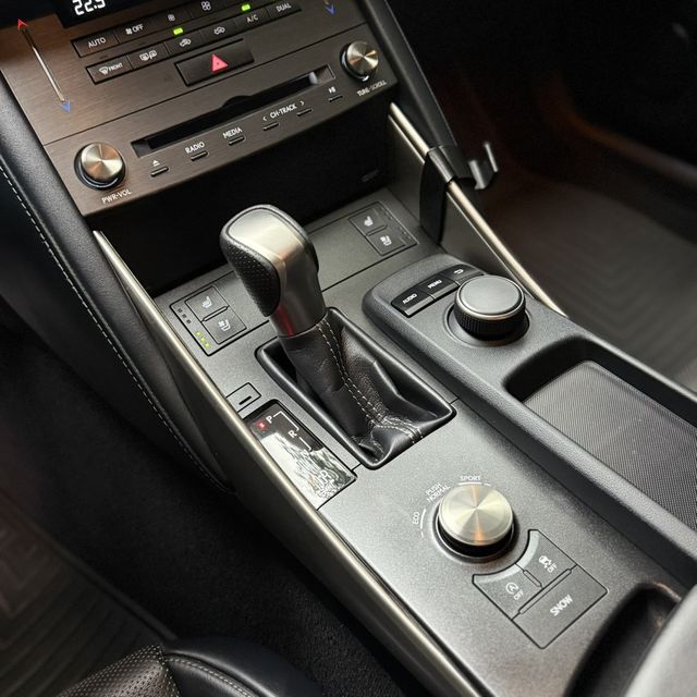 LEXUS凌志 IS 300  第6張相片