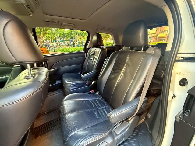TOYOTA豐田 PREVIA  第7張相片