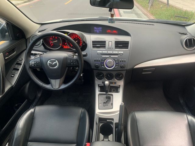 MAZDA馬自達 MAZDA 3  第7張相片