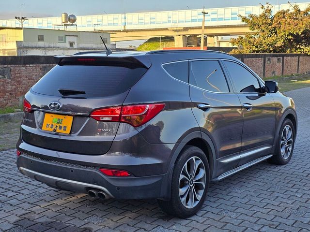 HYUNDAI現代 SANTA FE  第2張相片