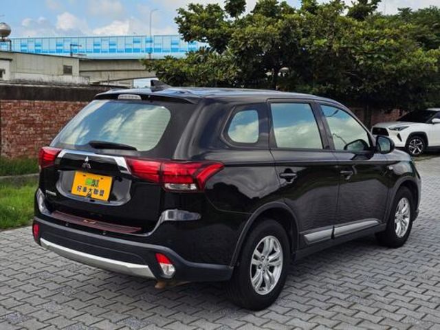 MITSUBISHI三菱 OUTLANDER  第2張相片