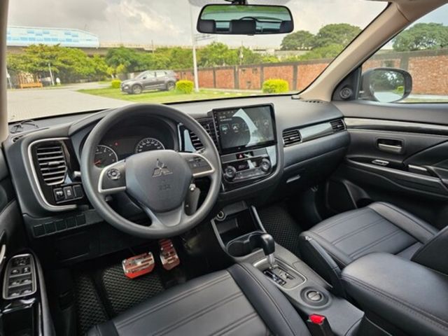 MITSUBISHI三菱 OUTLANDER  第8張相片