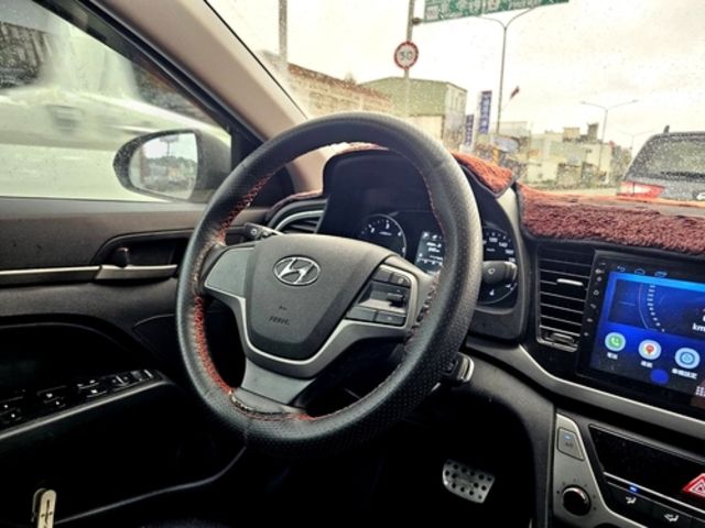 HYUNDAI現代 ELANTRA  第8張相片