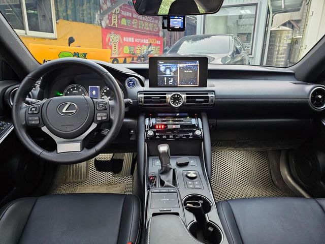 LEXUS凌志 IS 300H  第6張相片