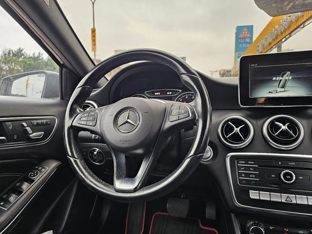 M-BENZ賓士 A180  第8張相片
