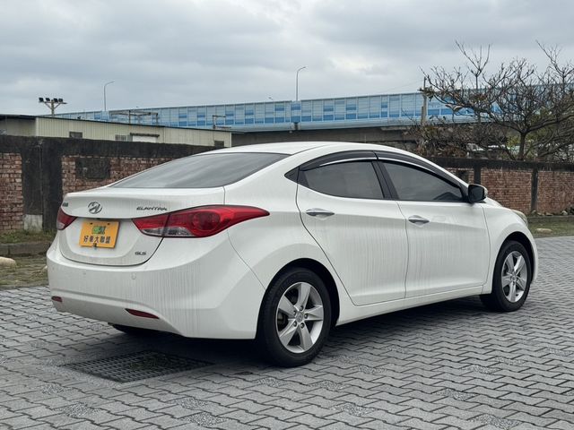 HYUNDAI現代 ELANTRA  第3張相片