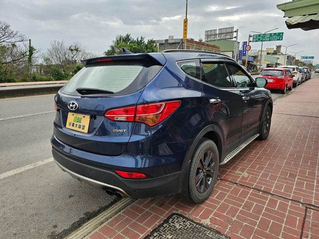 HYUNDAI現代 SANTA FE  第3張相片