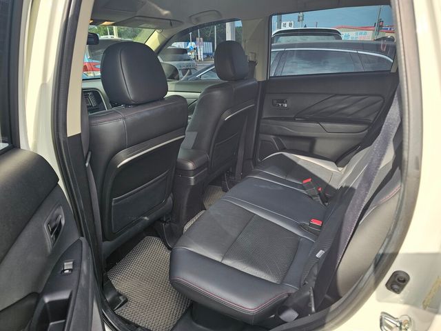MITSUBISHI三菱 OUTLANDER  第15張相片