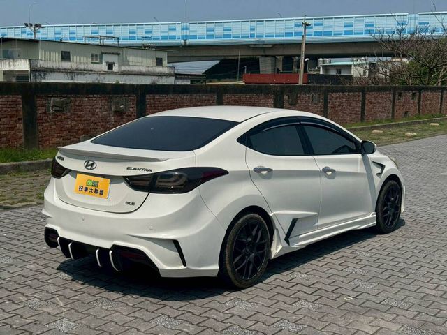 HYUNDAI現代 ELANTRA  第2張相片