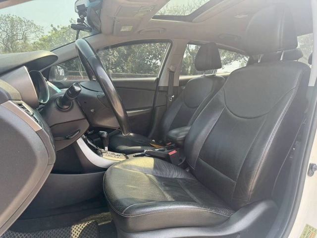 HYUNDAI現代 ELANTRA  第8張相片