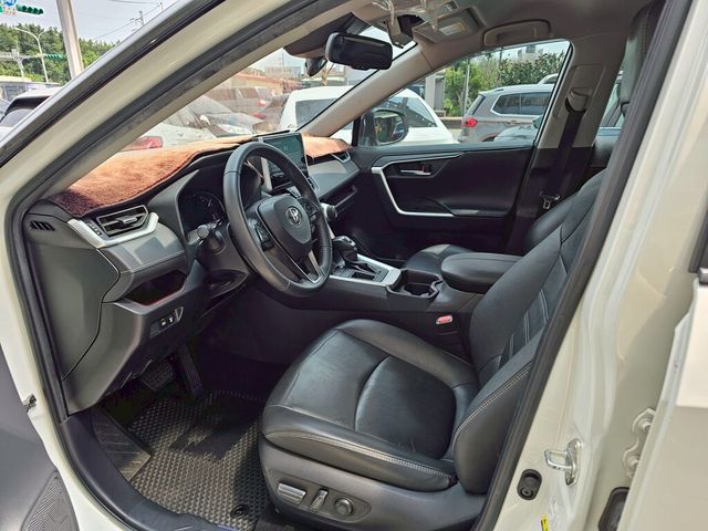 TOYOTA豐田 RAV4  第7張相片