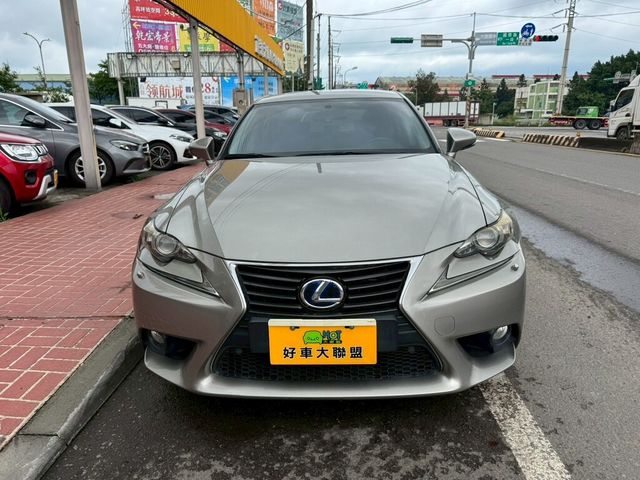 LEXUS凌志 IS 300H  第3張相片