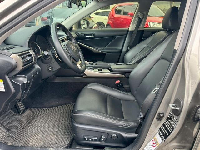 LEXUS凌志 IS 300H  第7張相片