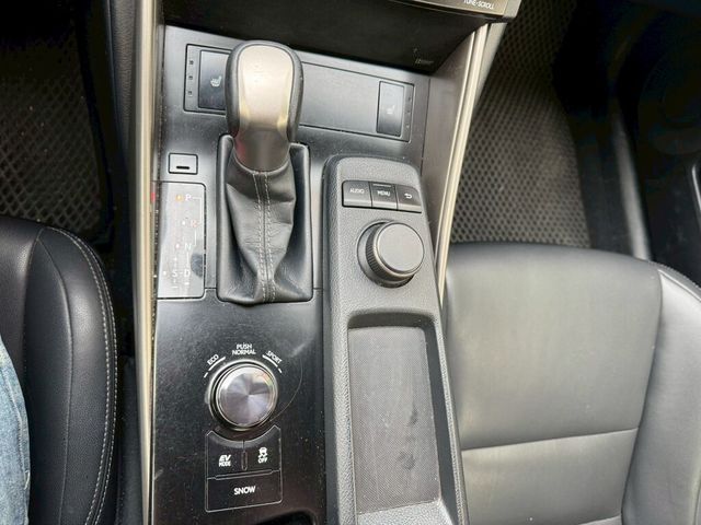 LEXUS凌志 IS 300H  第10張相片