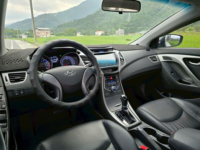 HYUNDAI現代 ELANTRA  第7張相片