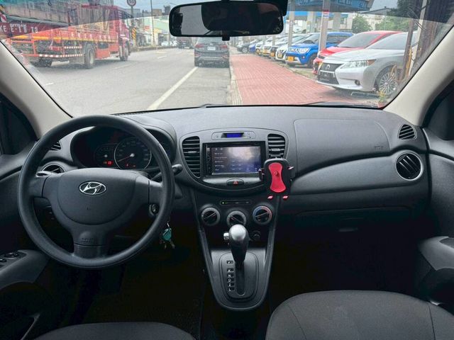 HYUNDAI現代 I10  第6張相片