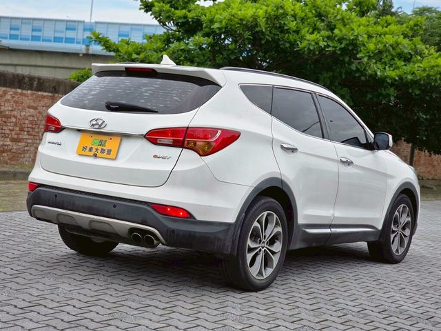 HYUNDAI現代 SANTA FE  第2張相片