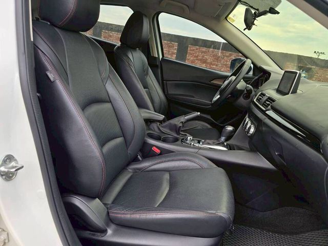 MAZDA馬自達 MAZDA 3  第9張相片