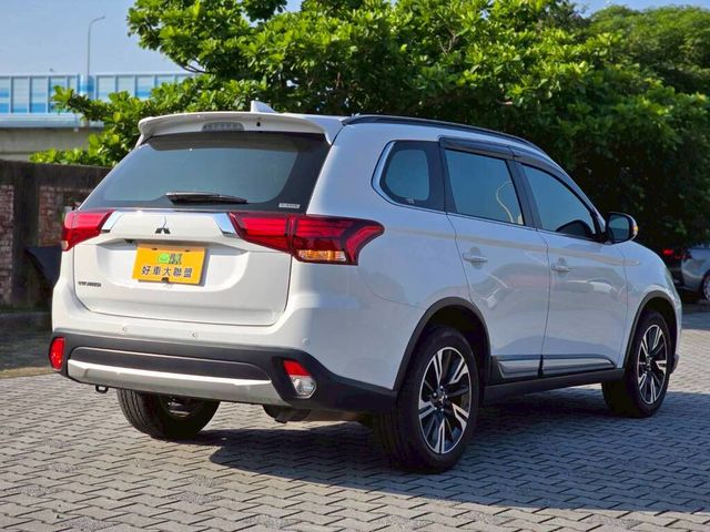 MITSUBISHI三菱 OUTLANDER  第2張相片