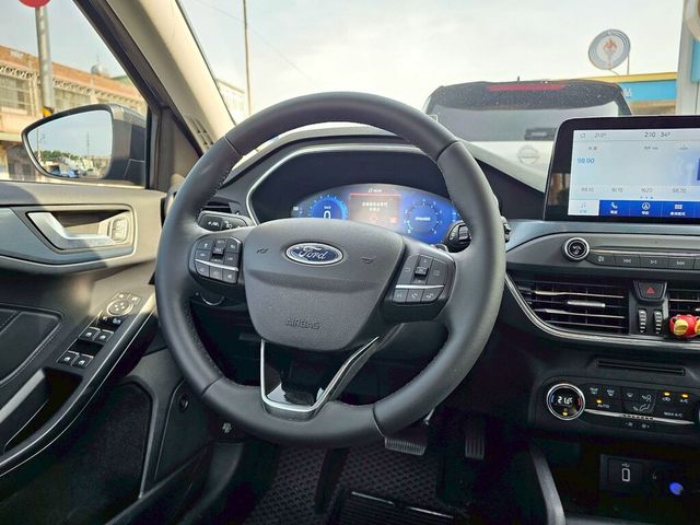 FORD福特 FOCUS ACTIVE  第10張相片
