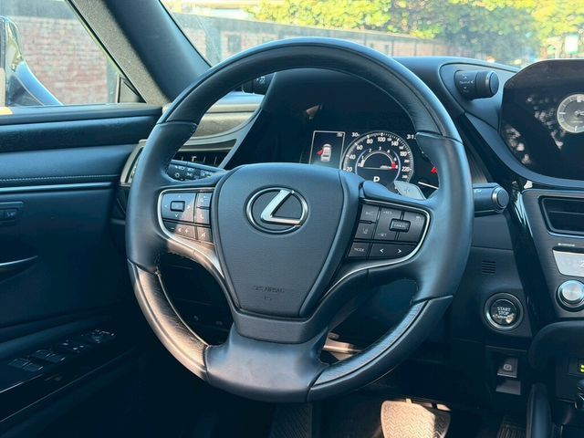 LEXUS凌志 ES200  第9張相片