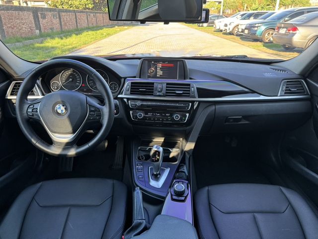 BMW寶馬 318D SEDAN  第6張相片