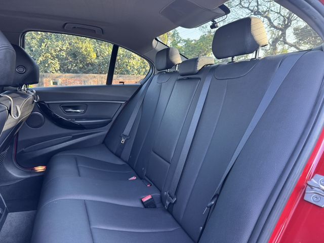 BMW寶馬 318D SEDAN  第9張相片