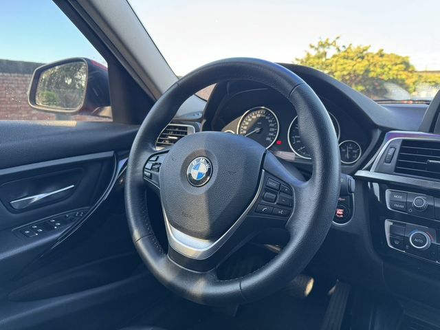 BMW寶馬 318D SEDAN  第11張相片