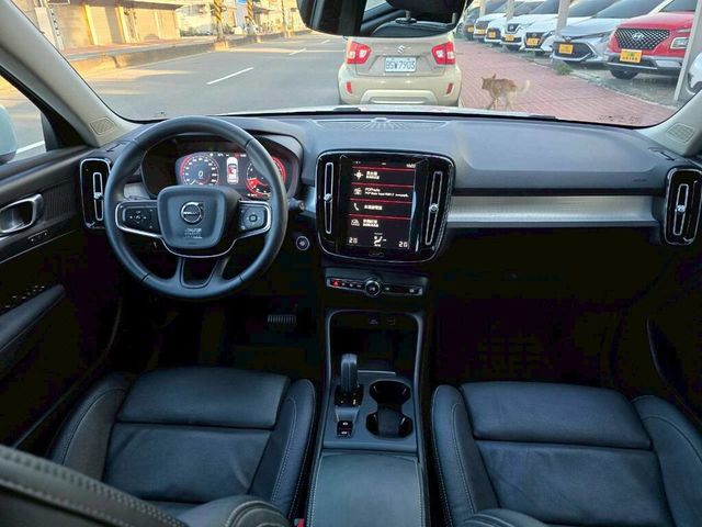 VOLVO富豪 XC40  第6張相片