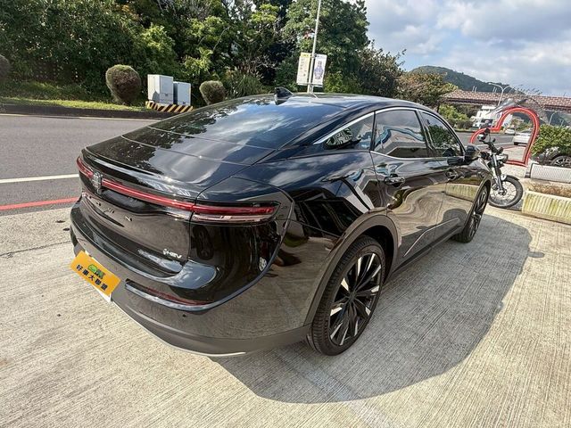 TOYOTA豐田 CROWN  第2張相片