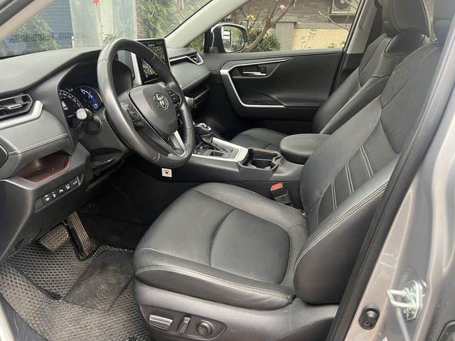 TOYOTA豐田 RAV4  第7張相片