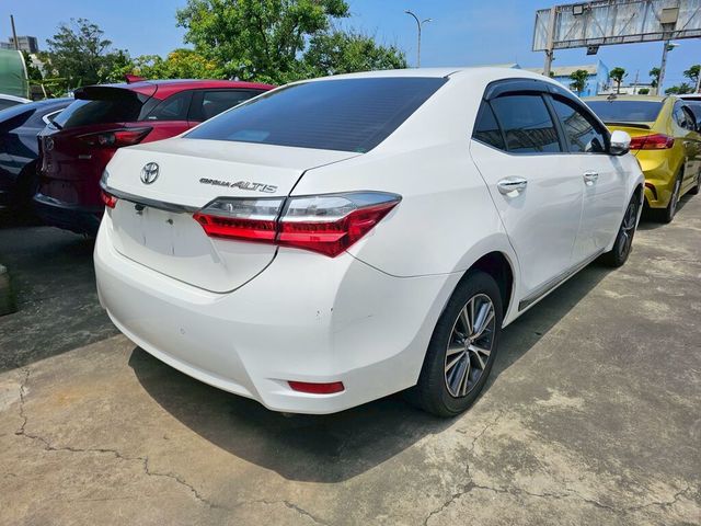 TOYOTA豐田 ALTIS  第2張相片