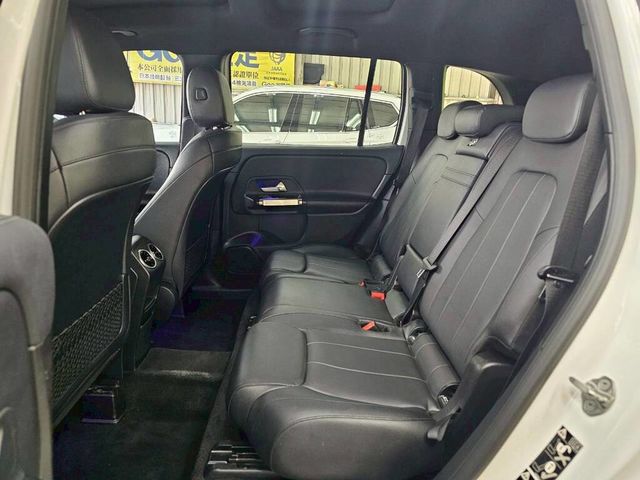 M-BENZ賓士 GLB250  第8張相片