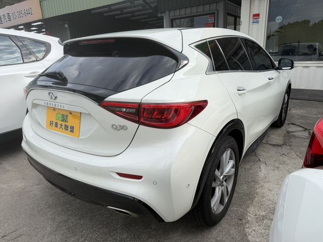 INFINITI無限 Q30  第2張相片