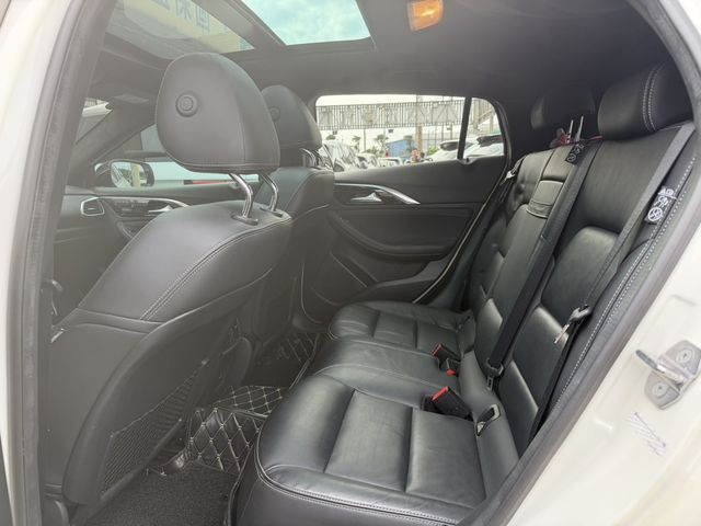 INFINITI無限 Q30  第9張相片