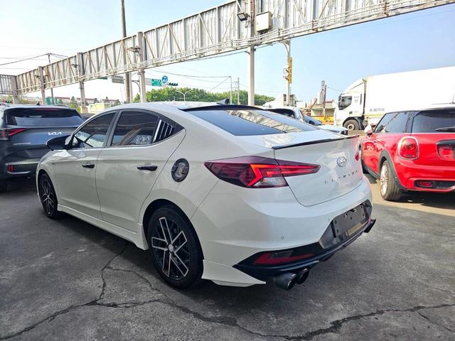 HYUNDAI現代 ELANTRA  第3張相片