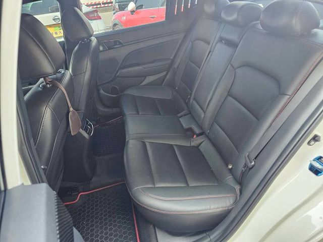 HYUNDAI現代 ELANTRA  第9張相片