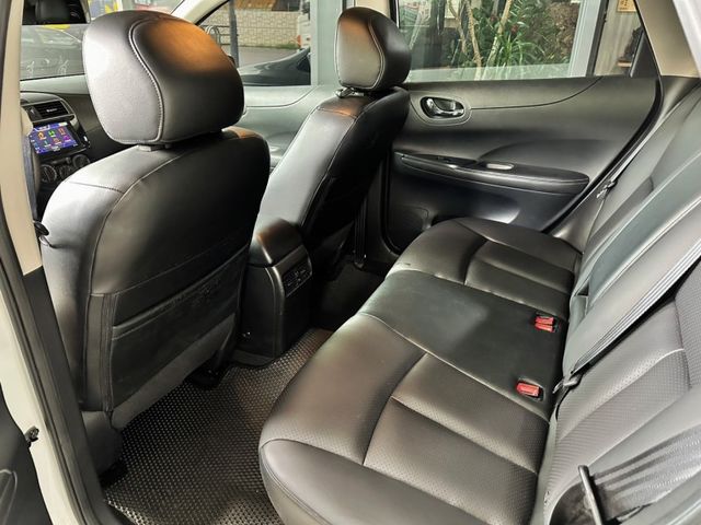 Nissan Tiida  第7張相片