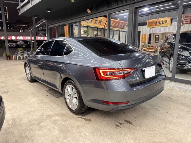 Skoda Superb  第5張相片