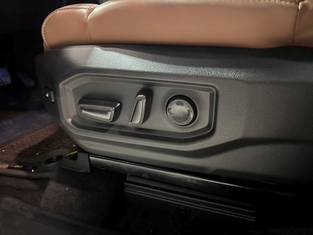 Toyota TUNDRA  第13張相片