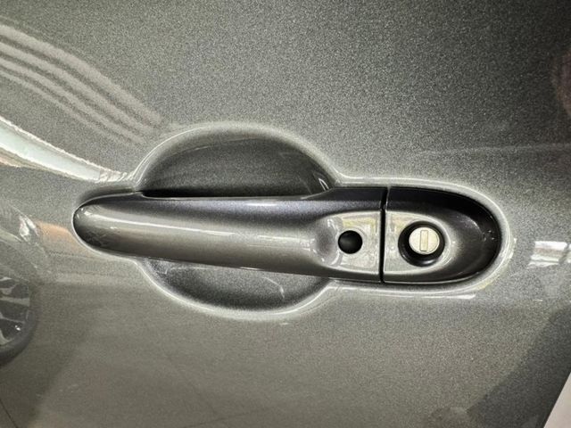 Nissan Tiida  第9張相片