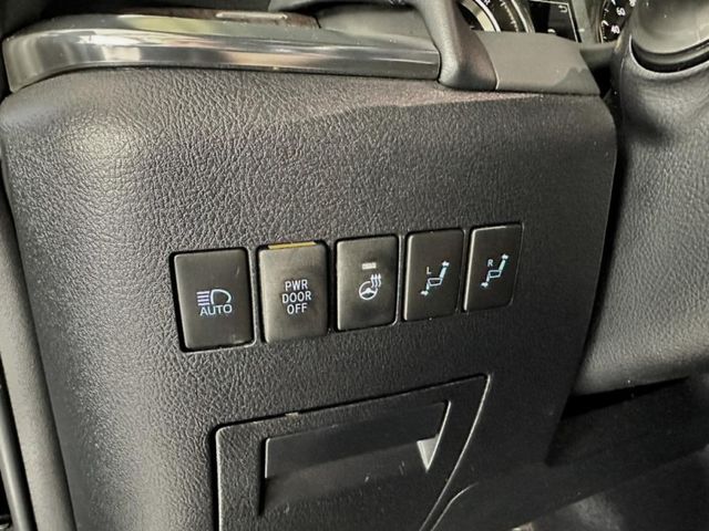 Toyota ALPHARD  第12張相片