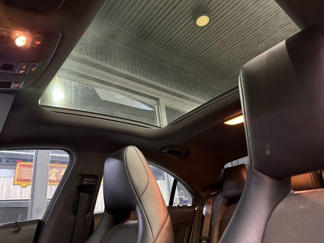 Mercedes-Benz/賓士 CLA250  第9張相片