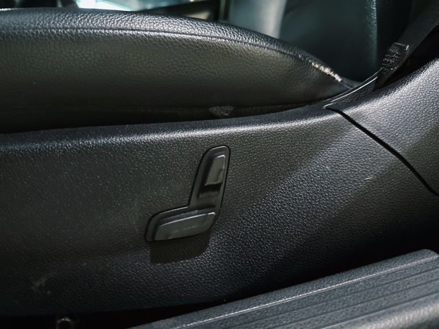 Mercedes-Benz/賓士 C300  第7張相片