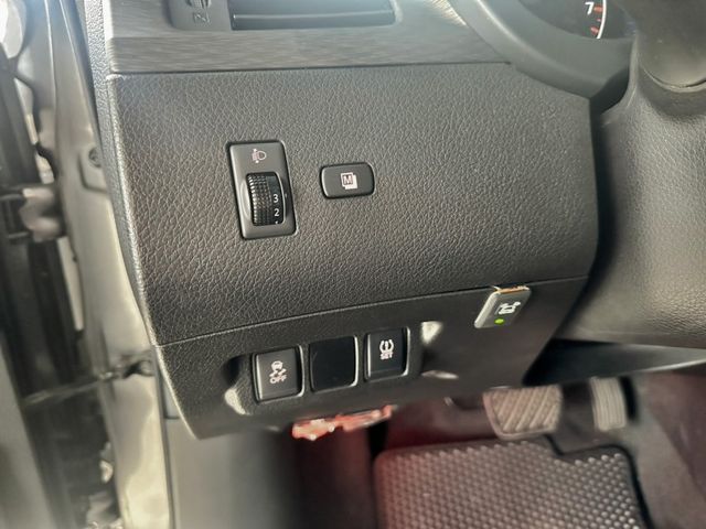 Nissan Tiida  第8張相片