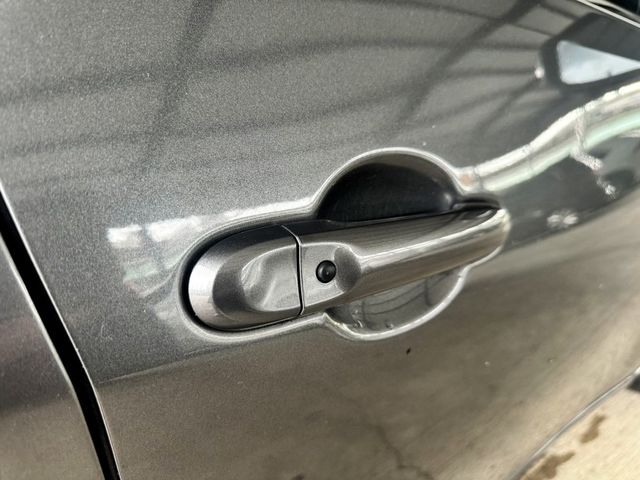 Nissan Tiida  第10張相片
