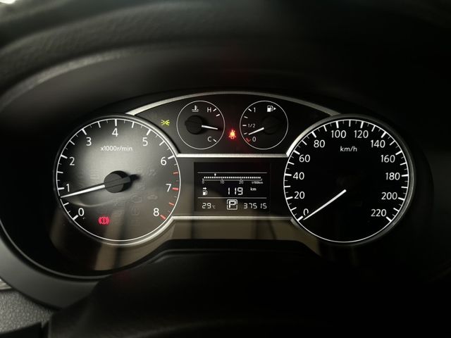 Nissan Tiida  第11張相片