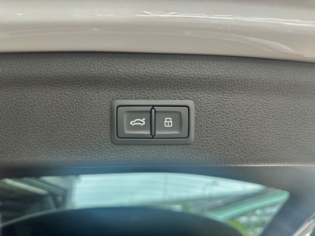 SUV 35TFSI / 原廠保養 / 原鈑件  第12張相片