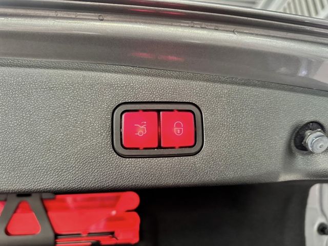 Mercedes-Benz/賓士 E-CLASS  第10張相片